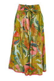 Product shot of the Hendrix Pant in colour Verde (Green), from the front