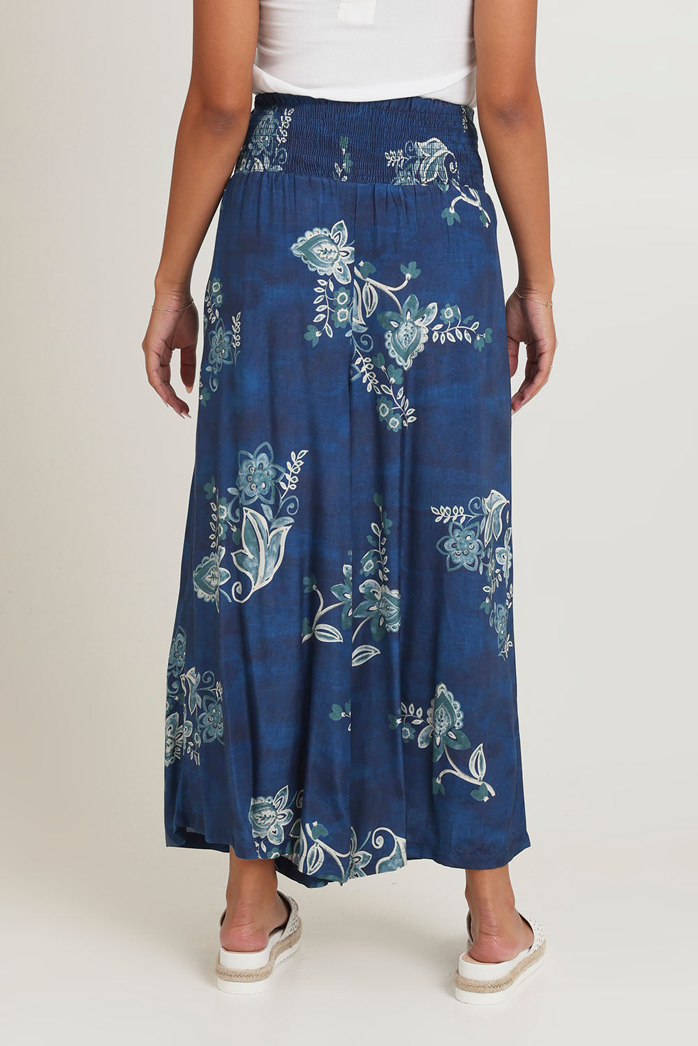 Model Ziara wearing size S of the Hendrix Pant in colour Selene (Blue), from the back