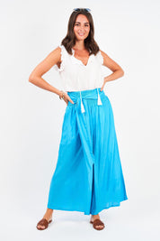 A model wearing the Hendrix Pant in colour Turquoise (Blue), from the front, showing the whole outfit