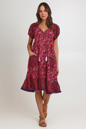 Model Madeline wearing size S of the Sao Paulo Cotton Dress in colour Oasispink (Pink), from the front, showing the whole outfit