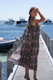 Model Genericm wearing size sample of the Slip Cotton Dress – Gabor in colour Gabor, from the front