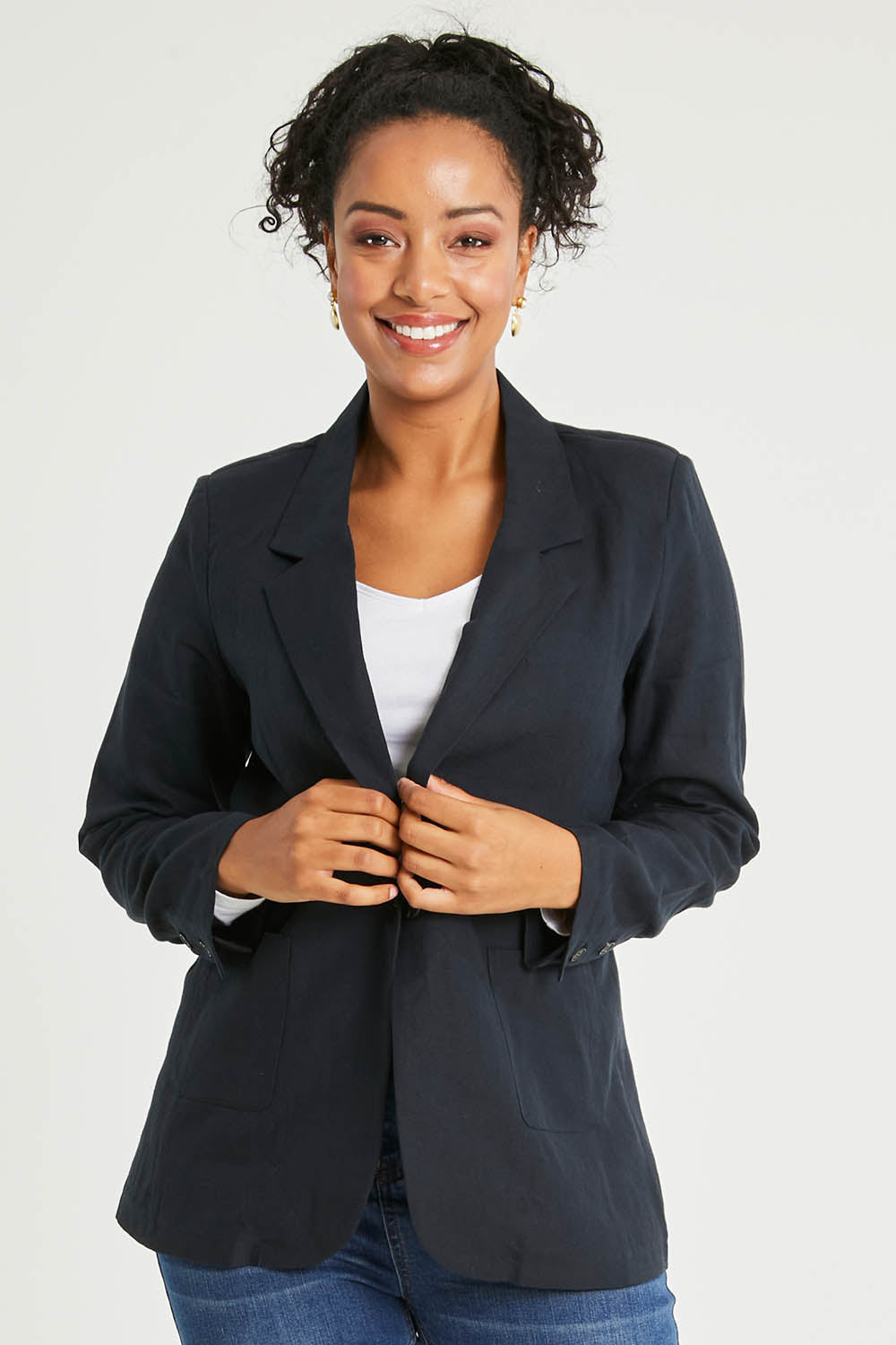 Model Noli wearing size 14 of the Cotton Linen Longline Blazer in colour Midnight (Black), from the front, cropped image