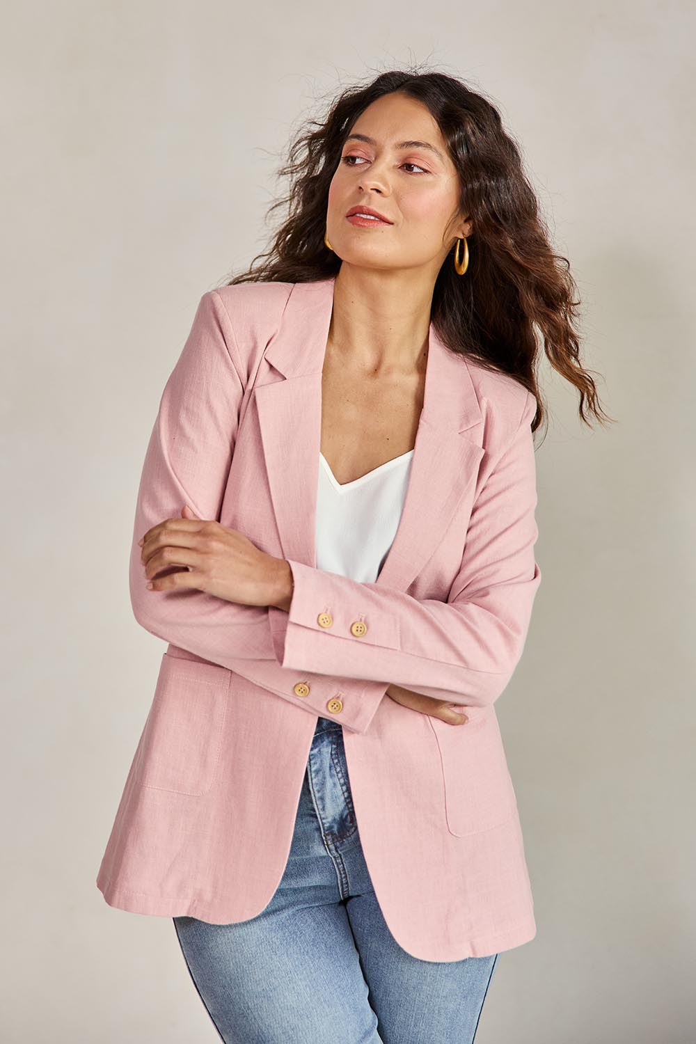 Model Tahneei wearing size 10 of the Cotton Linen Longline Blazer – Softblush in colour Softblush, from an angle