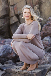 Model Kelly wearing size S of the Cotton Cashmere Knit Dress in colour Timberwolf, from the front, showing the whole outfit
