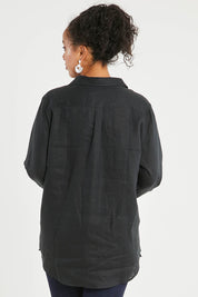 Model Noli wearing size 14 of the Linen Oversized Boyfriend Shirt in colour Black (Black), from the back