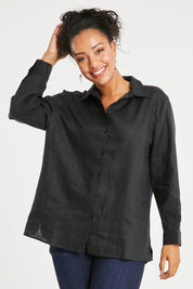 Model Noli wearing size 14 of the Linen Oversized Boyfriend Shirt in colour Black (Black), from the front, cropped image