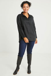 Model Noli wearing size 14 of the Linen Oversized Boyfriend Shirt in colour Black (Black), from the front, showing the whole outfit