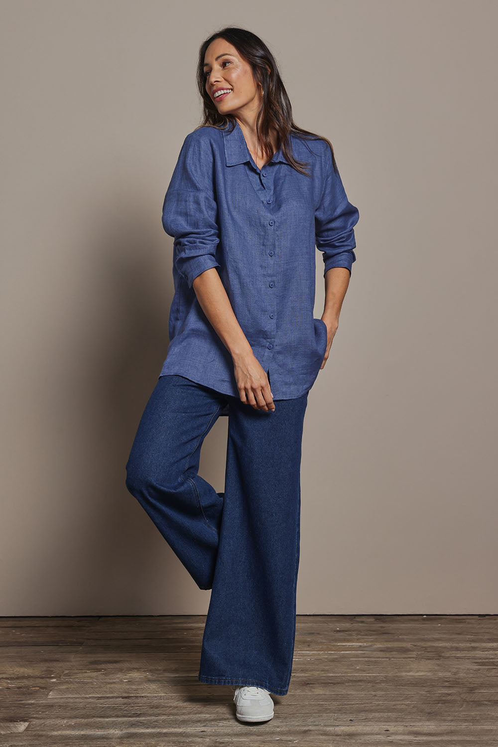 Model Amandam wearing size 10 of the Linen Oversized Boyfriend Shirt - Denim in colour Denim, from the front