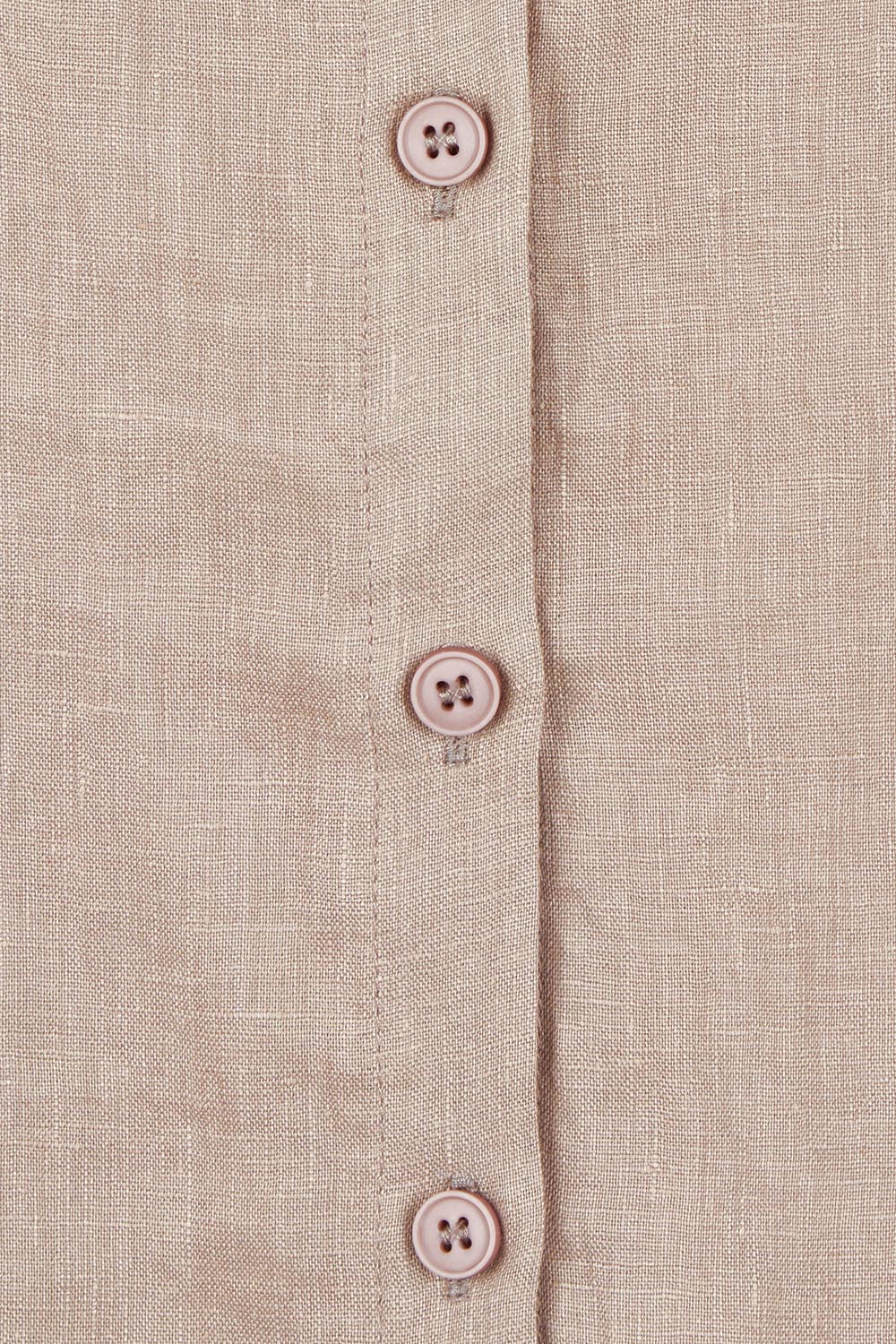 Product shot of the Linen Oversized Boyfriend Shirt in colour Latte, detail