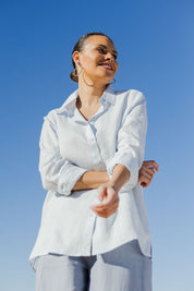 Model Lala wearing size 10 of the Linen Oversized Boyfriend Shirt in colour Lightblue (Blue), from the front, showing the whole outfit