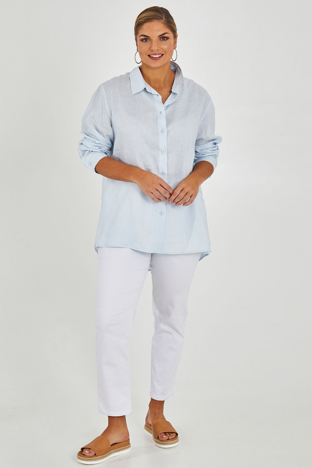 Model Monique wearing size 14 of the Linen Oversized Boyfriend Shirt in colour Lightblue (Blue), from the front, showing the whole outfit