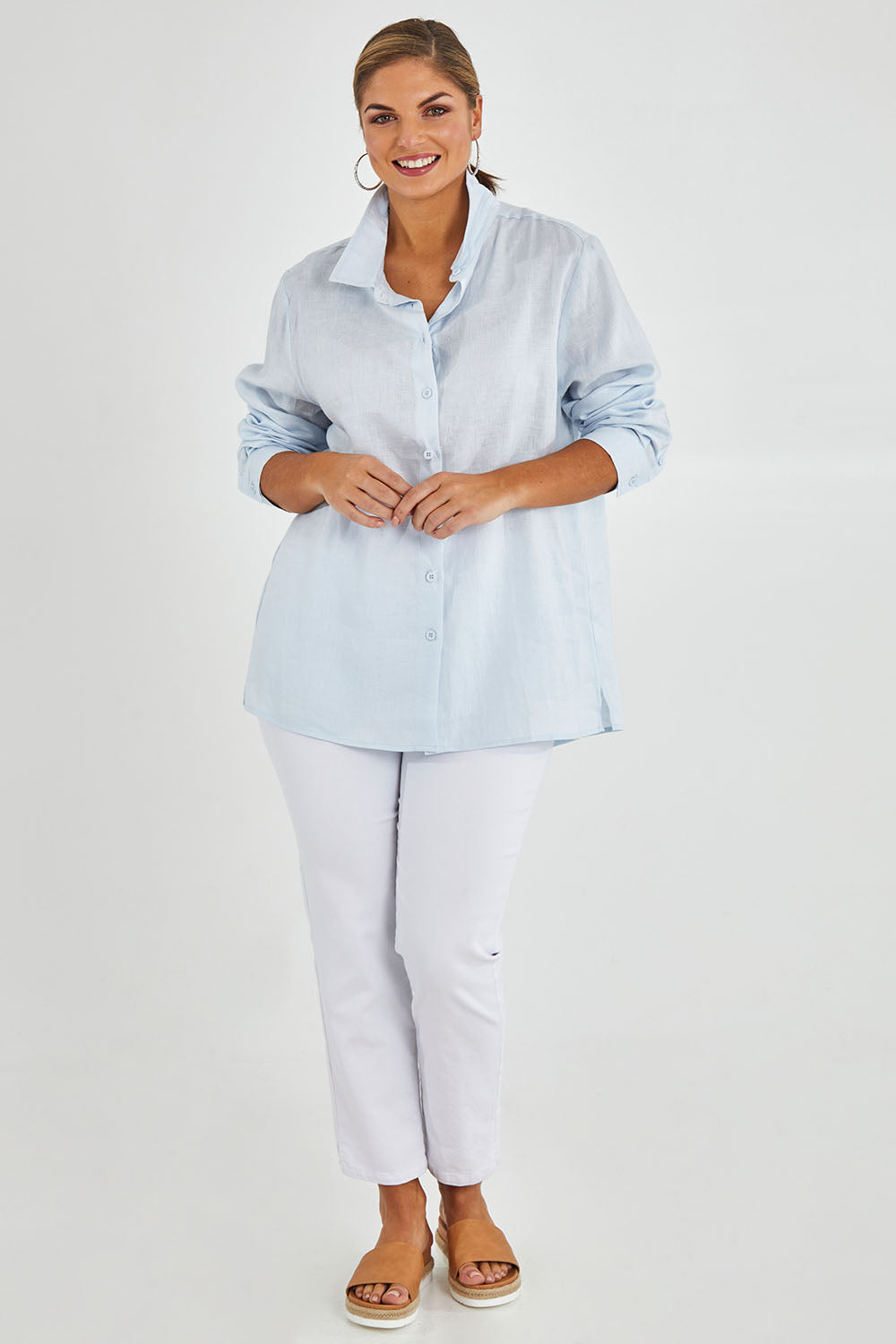 Model Monique wearing size 14 of the Linen Oversized Boyfriend Shirt in colour Lightblue (Blue), from the front, showing the whole outfit