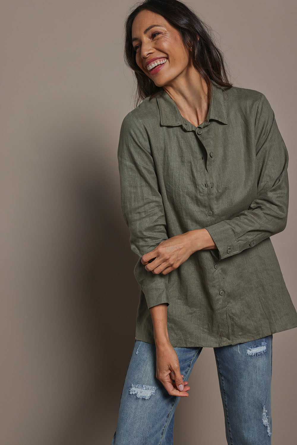 Model Amanda wearing size 10 of the Linen Oversized Boyfriend Shirt in colour Olive (Green), from the front, cropped image