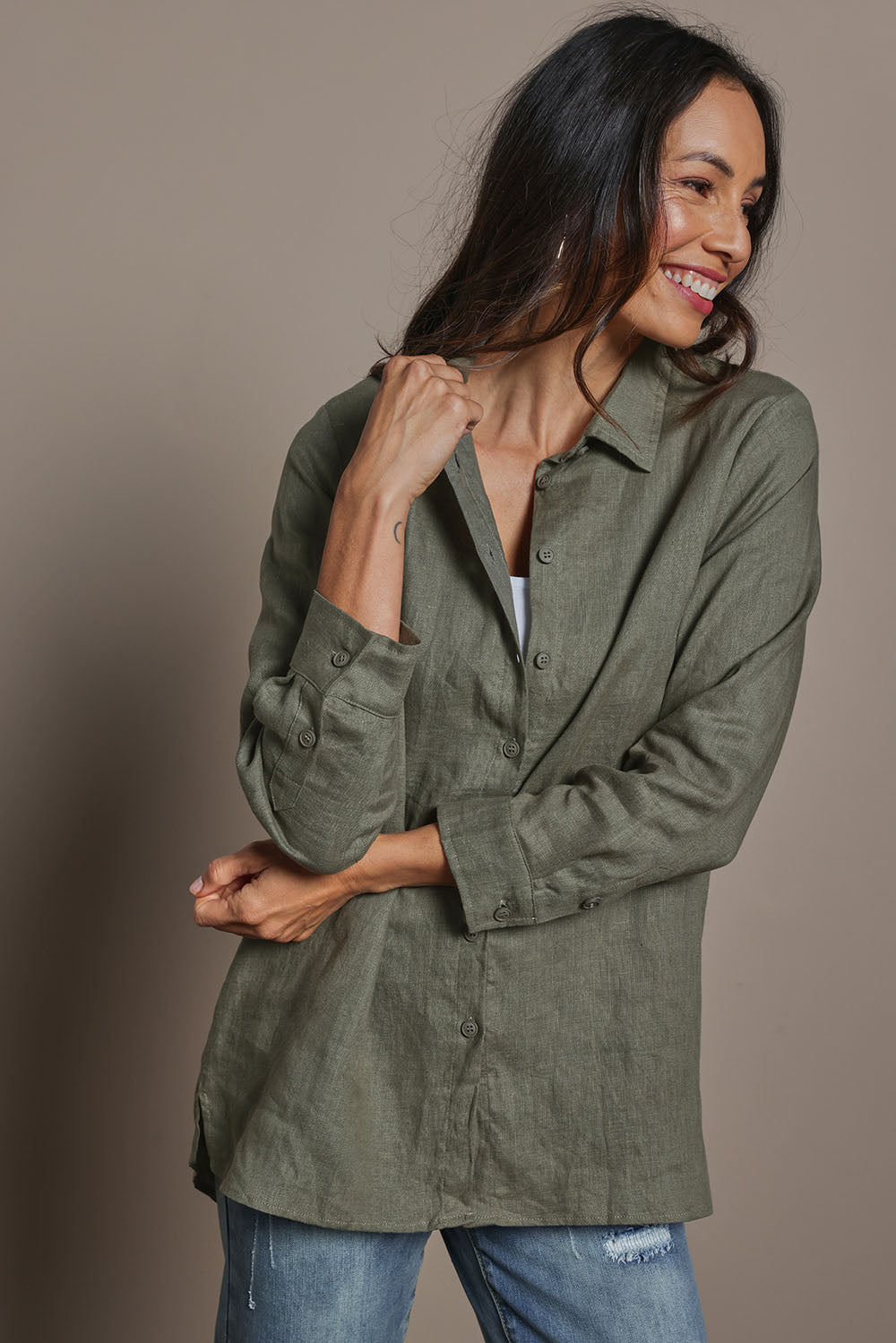 Model Amanda wearing size 10 of the Linen Oversized Boyfriend Shirt in colour Olive (Green), from the front, cropped image