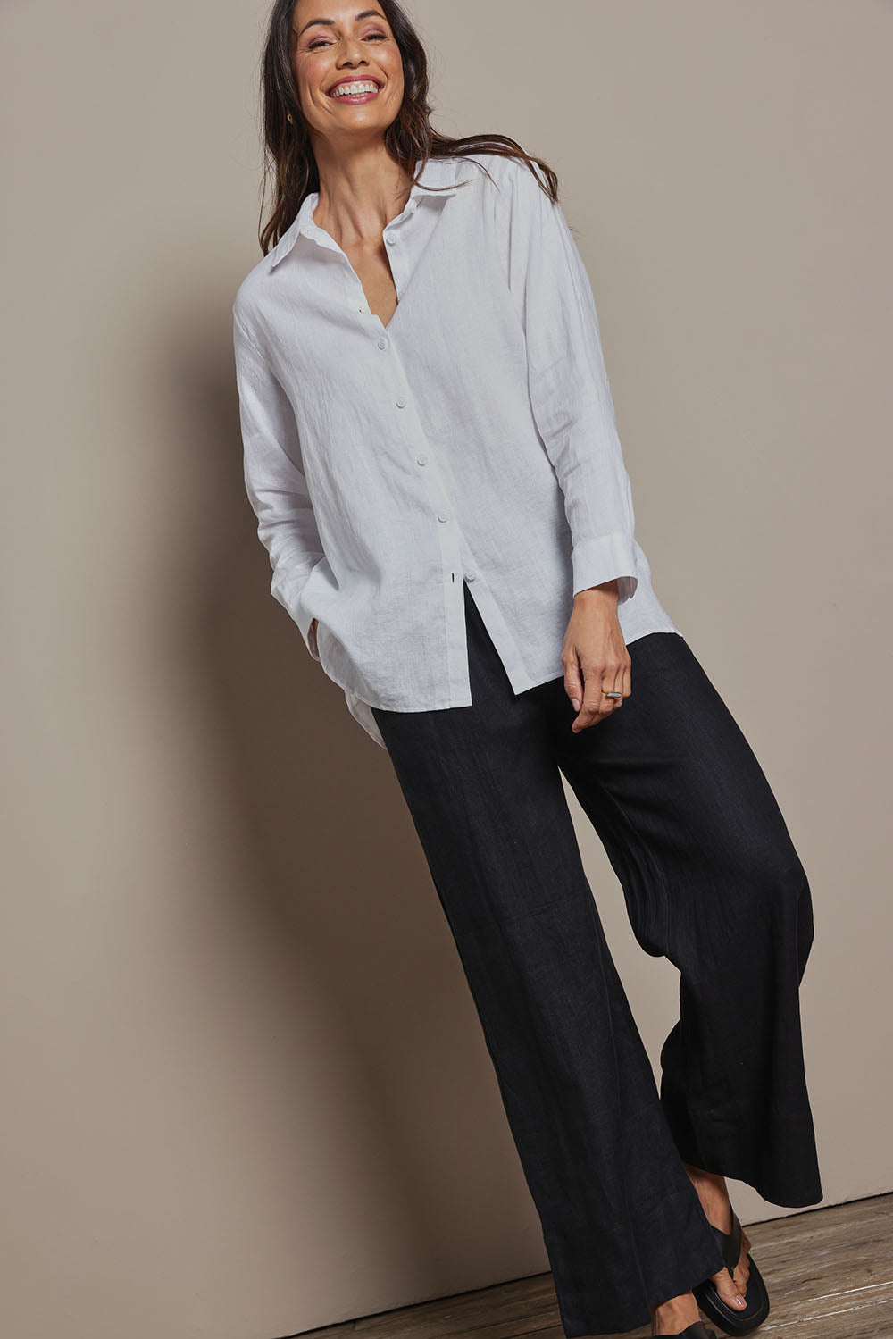 Model Amanda wearing size 10 of the Linen Oversized Boyfriend Shirt in colour White (White), from the front, showing the whole outfit