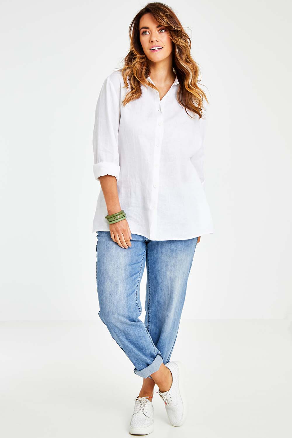 Model Laura wearing size 14 of the Linen Oversized Boyfriend Shirt in colour White (White), from the front, showing the whole outfit