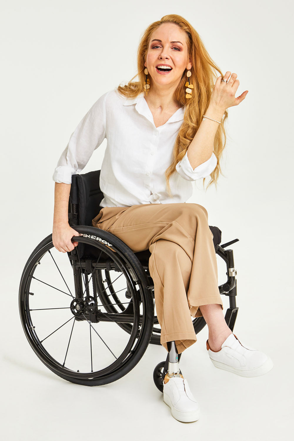 Model Lisa wearing size 10 of the Linen Oversized Boyfriend Shirt in colour White (White), from the front, showing the whole outfit