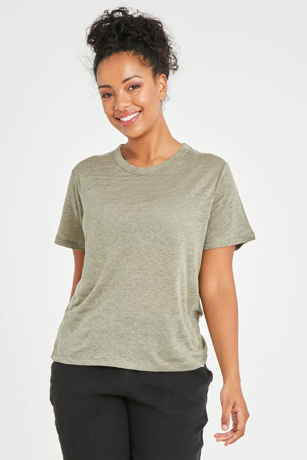 Model Noli wearing size 14 of the Linen Scoop Neck Top in colour Green (Green), from the front, cropped image
