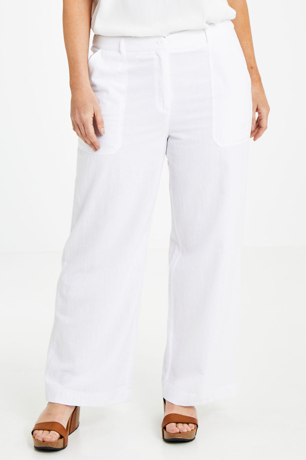 Model Laura wearing size 14 of the Cotton Wide Leg Pant in colour White (White), from the front, cropped image
