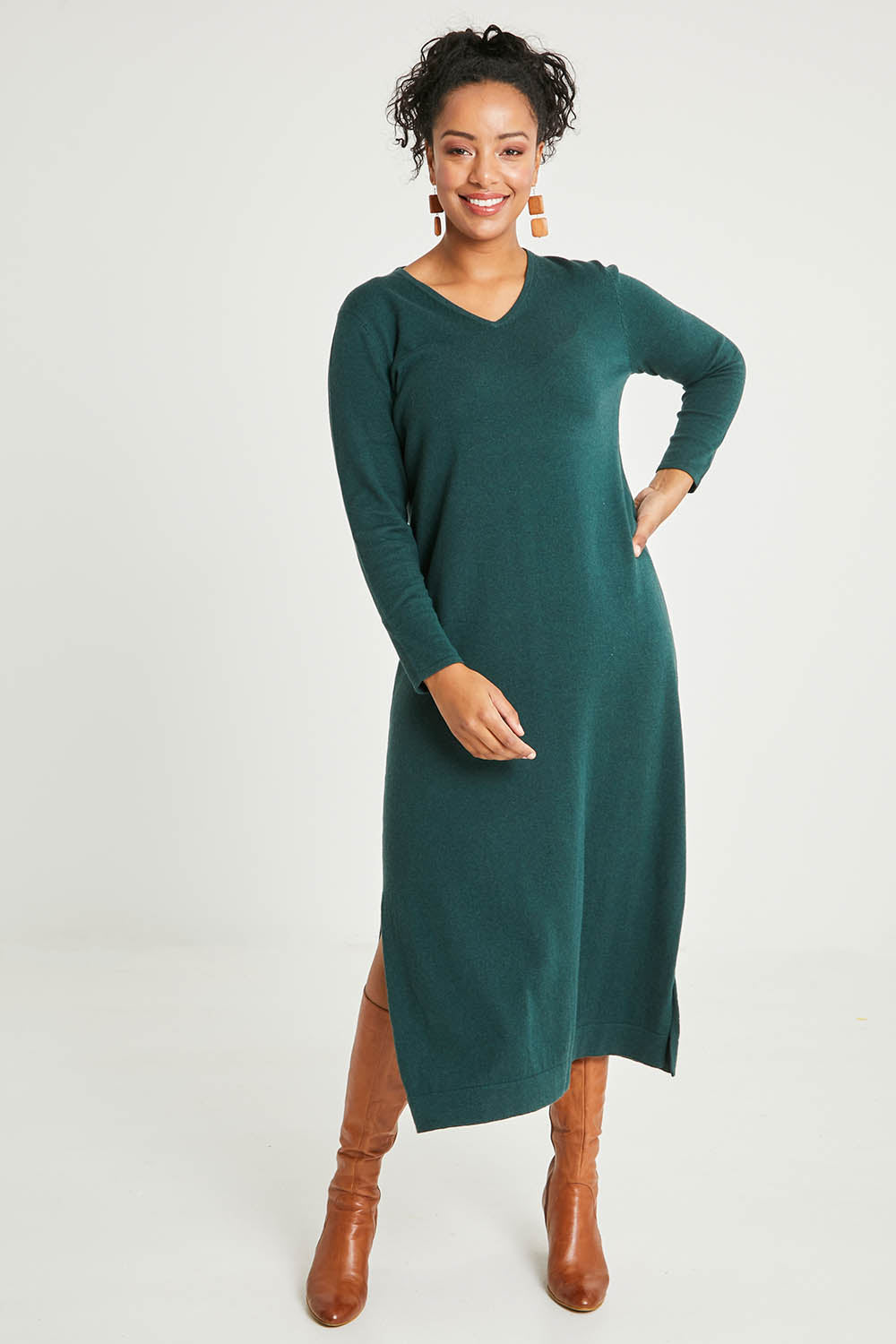 Model Noli wearing size L of the Cotton Cashmere Wool V Neck Knit Dress in colour Green (Green), from the front, showing the whole outfit