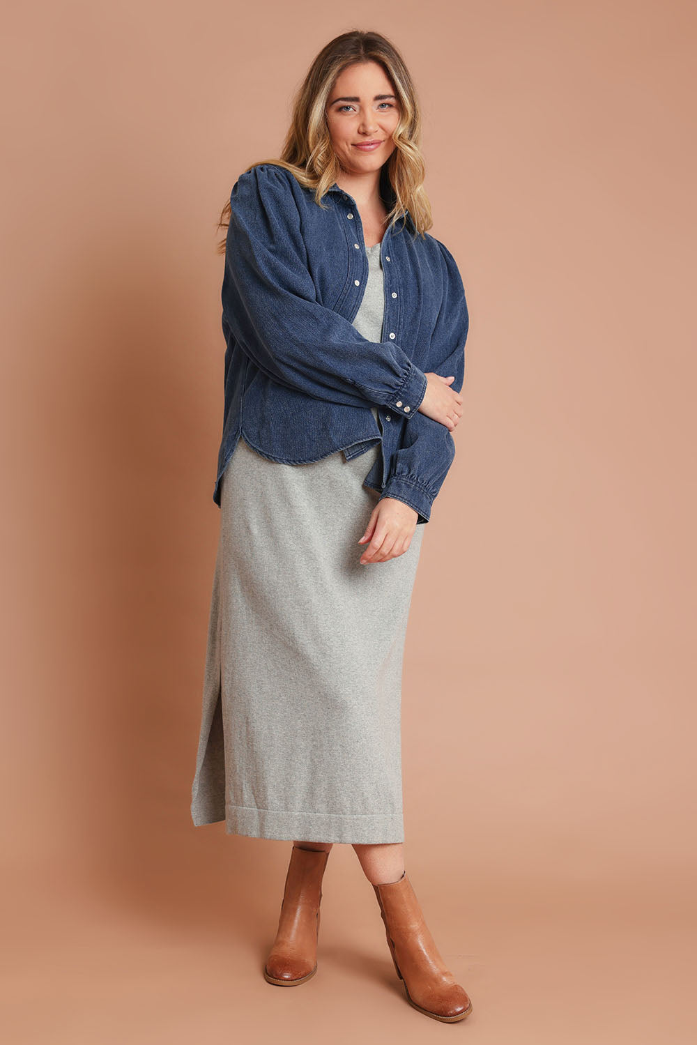 Model Chanel wearing size XL of the Cotton Cashmere Wool V Neck Knit Dress in colour Opalgrey (Grey), from the front, showing the whole outfit