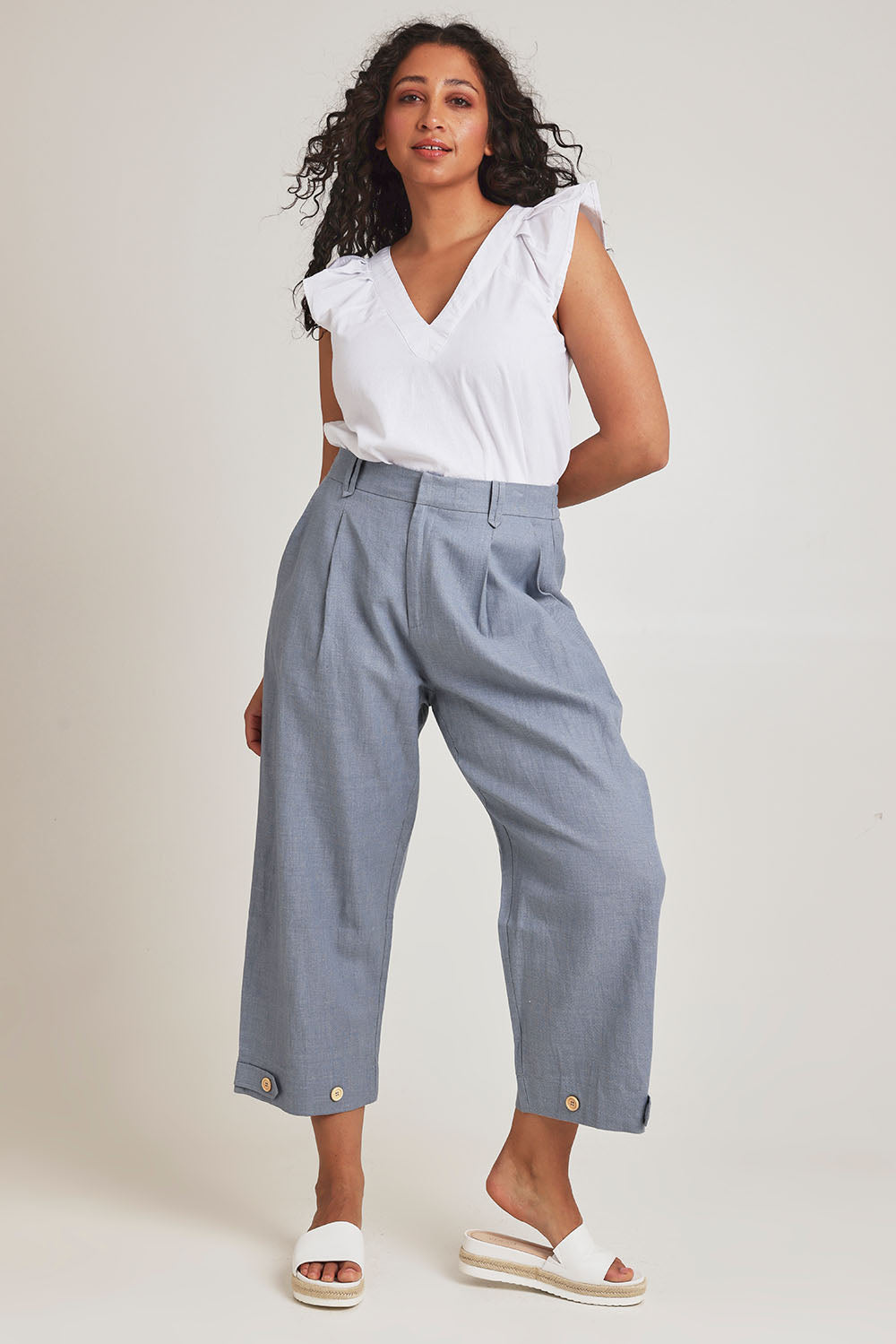 Model Terri-Leigh wearing size 14 of the Linen Cotton 7/8 Pant in colour Chambray (Blue), from the front, showing the whole outfit