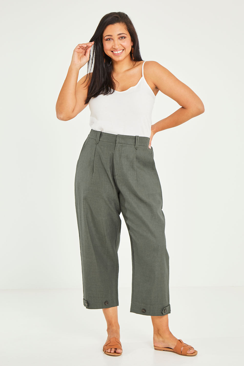 Model Terri-Leigh wearing size 14 of the Linen Cotton 7/8 Pant in colour Olive (Green), from the front, showing the whole outfit