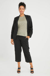 Model Noli wearing size 14 of the Linen Blazer in colour Black (Black), from the front, showing the whole outfit