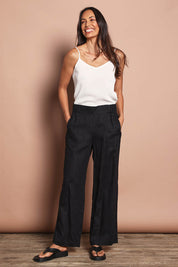 Model Amanda wearing size 10 of the Linen Wide Leg Pant in colour Black (Black), from the front, showing the whole outfit