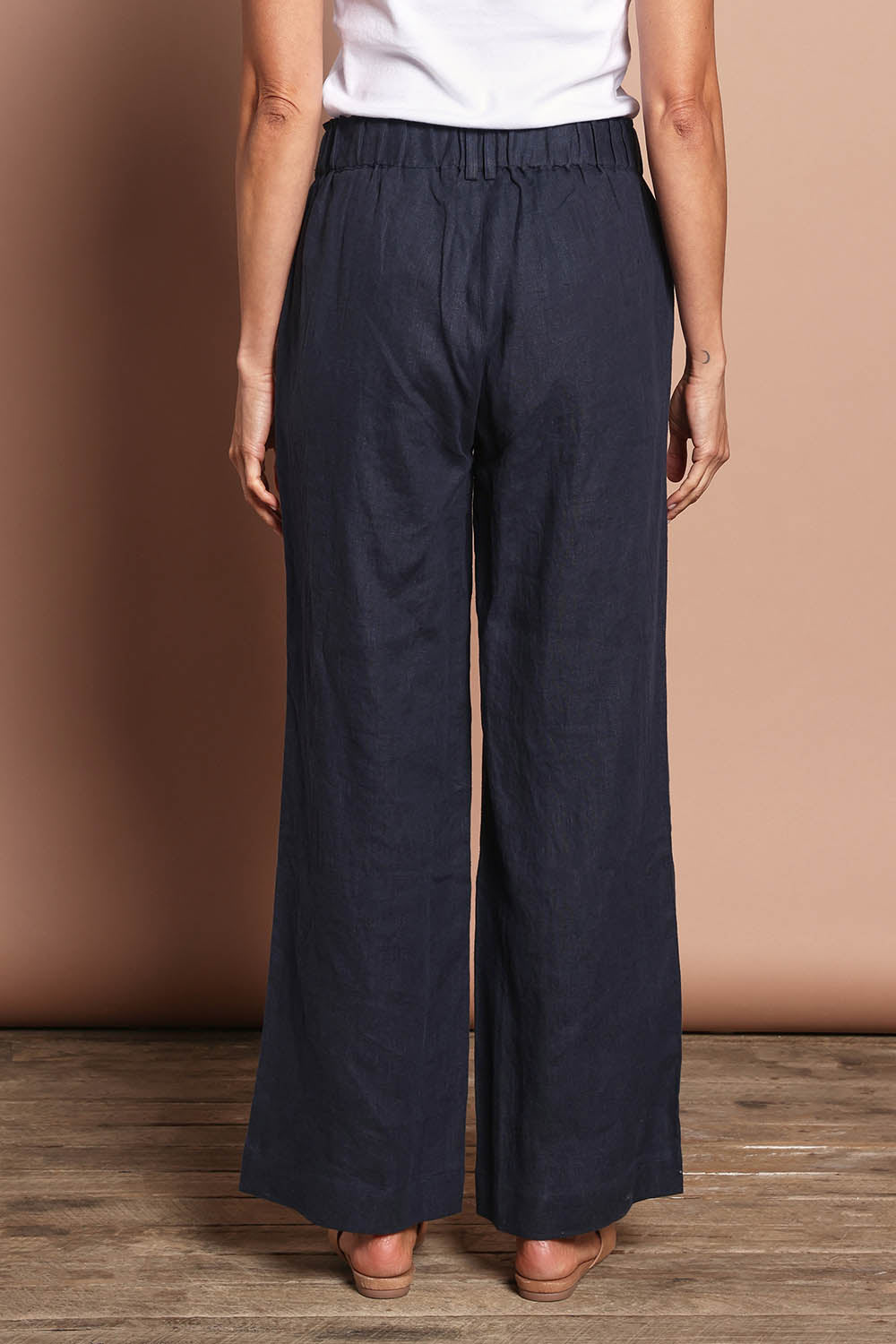 Model Amanda wearing size 10 of the Linen Wide Leg Pant in colour Navy (Blue), from the back