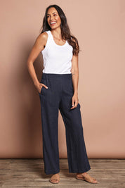 Model Amanda wearing size 10 of the Linen Wide Leg Pant in colour Navy (Blue), from the front, showing the whole outfit
