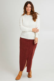 Model Laura wearing size L of the Cotton Cashmere Crew Neck Sweater in colour Snow (White), from the front, showing the whole outfit