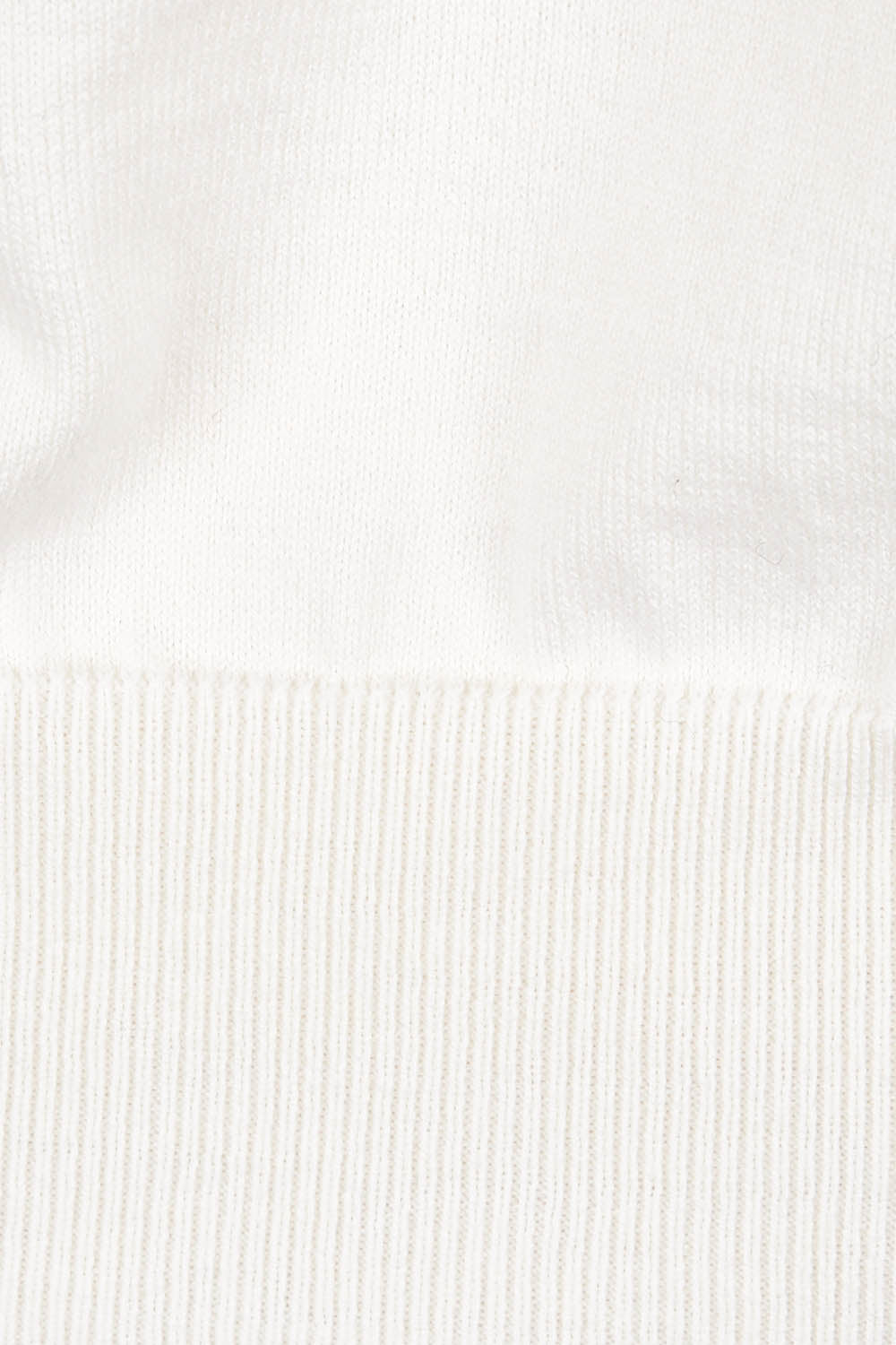 Product shot of the Cotton Cashmere Crew Neck Sweater in colour Snow (White), detail