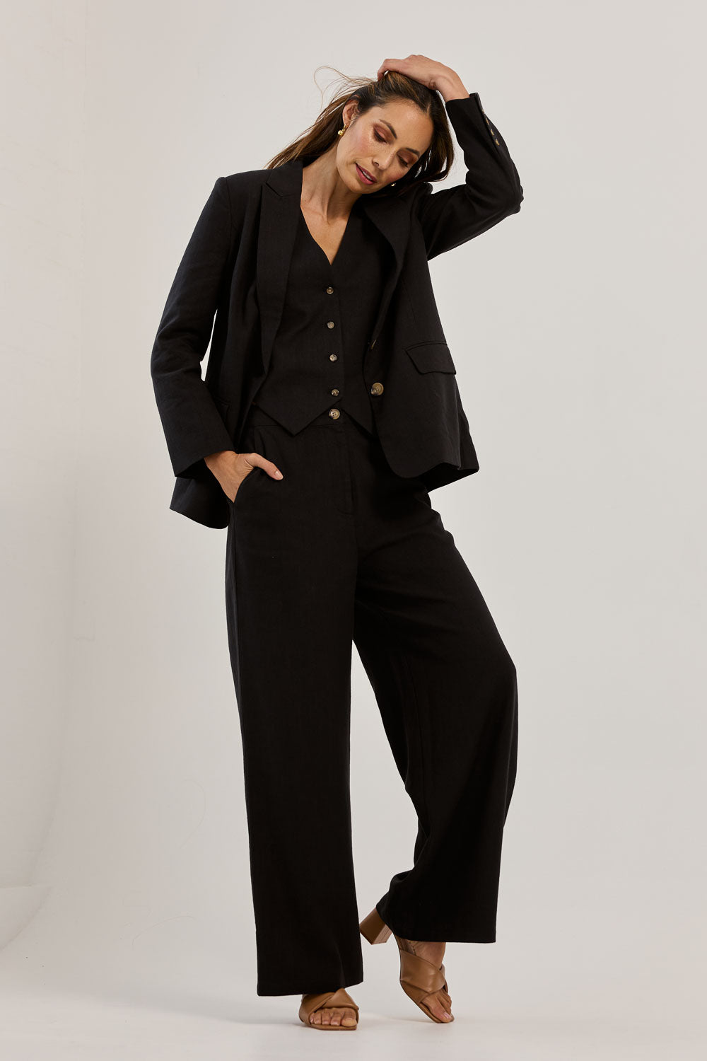 Model Amanda wearing size 10 of the Ramie Tencel Straight Pant in colour Black (Black), from the front, showing the whole outfit
