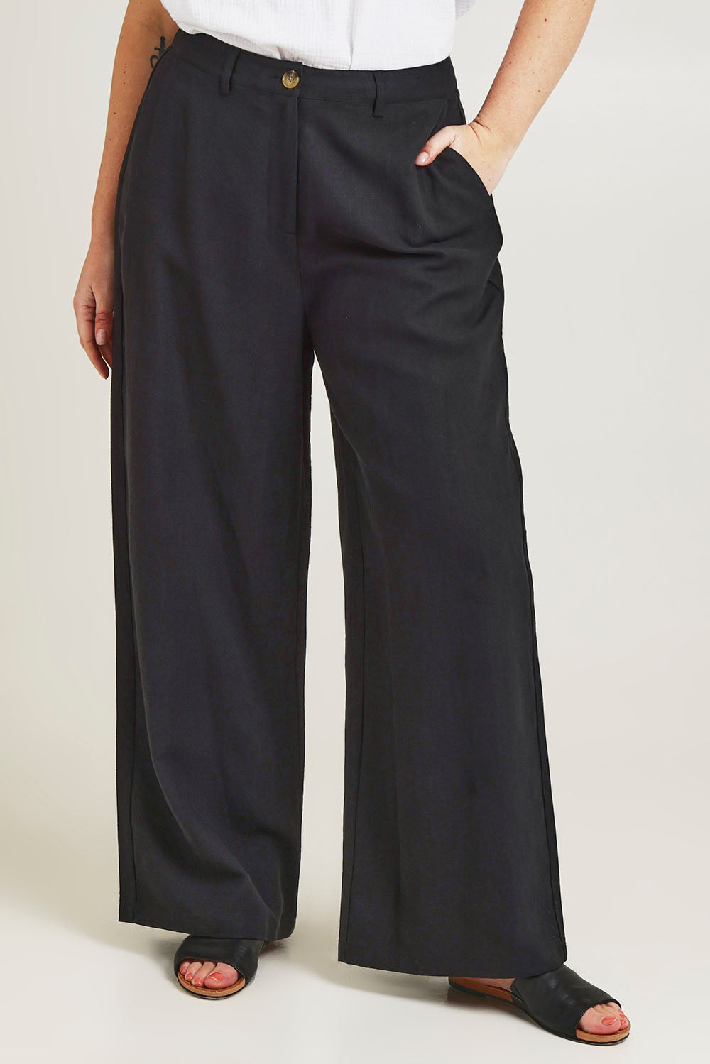 Model Jane wearing size 14 of the Ramie Tencel Straight Pant in colour Black (Black), from the front, cropped image