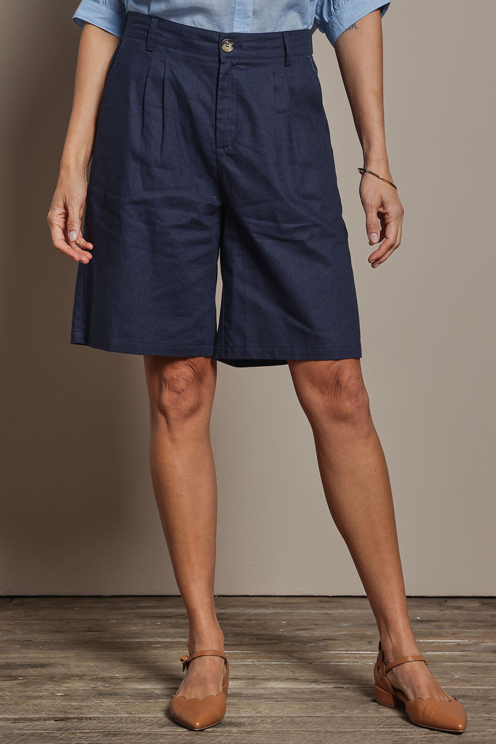Model Amanda wearing size 10 of the Linen Cotton Long Short in colour Navy (Blue), from the front, cropped image