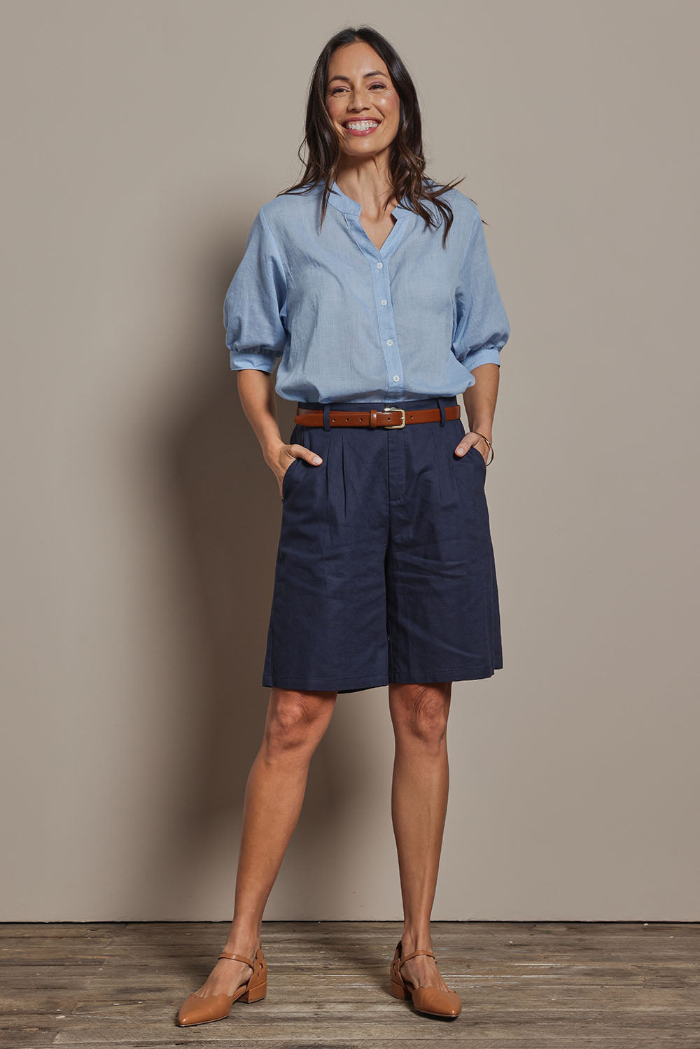 Model Amanda wearing size 10 of the Linen Cotton Long Short in colour Navy (Blue), from the front, showing the whole outfit