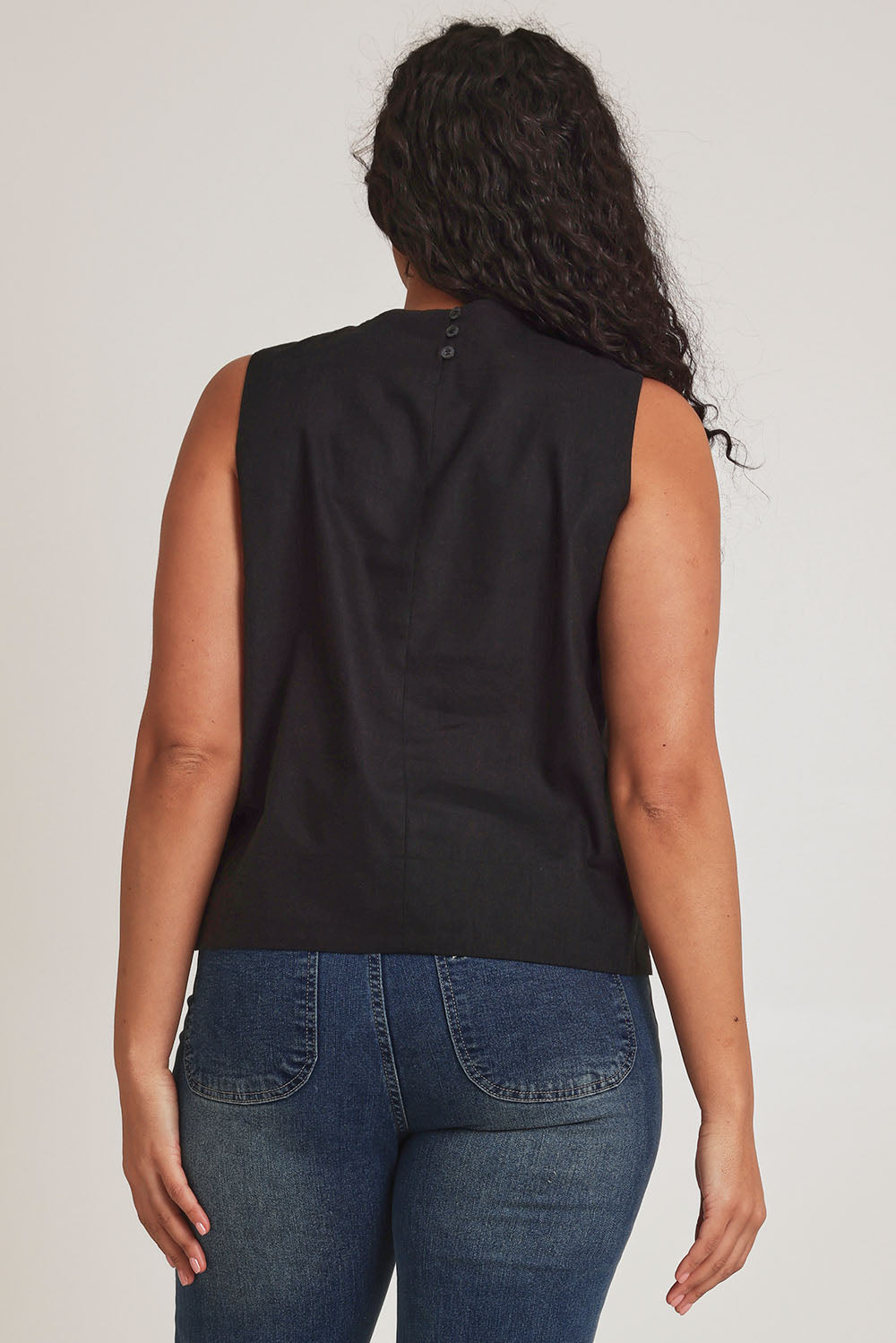 Model Terri-Leigh wearing size 14 of the Linen Cotton Split Hem Tank in colour Black (Black), from the back
