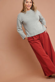 Model Chanel wearing size XL of the Cotton Wool Cashmere Relaxed Jumper in colour Opalgrey (Grey), from the front, showing the whole outfit