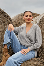 Model Lala wearing size S of the Wool Cashmere Wrap Sweater in colour Grey (Grey), from the front, showing the whole outfit