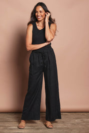 Model Amanda wearing size 10 of the Linen Drawstring Pant in colour Black (Black), from the front, showing the whole outfit