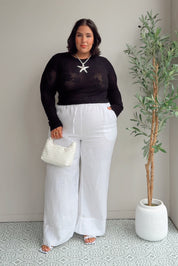 Model Maddy wearing size 22 of the Linen Drawstring Pant in colour White (White), from the front, showing the whole outfit