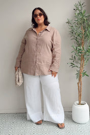 Model Maddy wearing size 22 of the Linen Drawstring Pant in colour White (White), from the front, showing the whole outfit