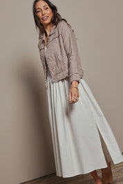 Model Amandam wearing size 10 of the Linen Relaxed Jacket – Latte in colour Latte, from the front