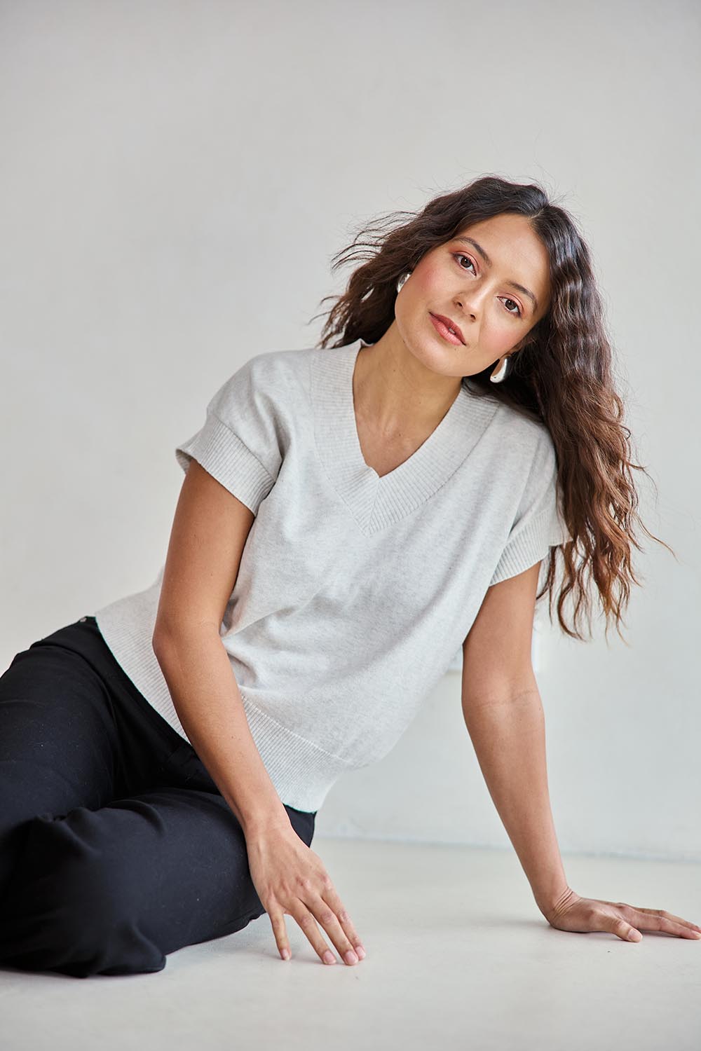 Model Tahneei wearing size 10 of the Cotton Cashmere Relaxed Knit – Dove in colour Dove, in a cropped view
