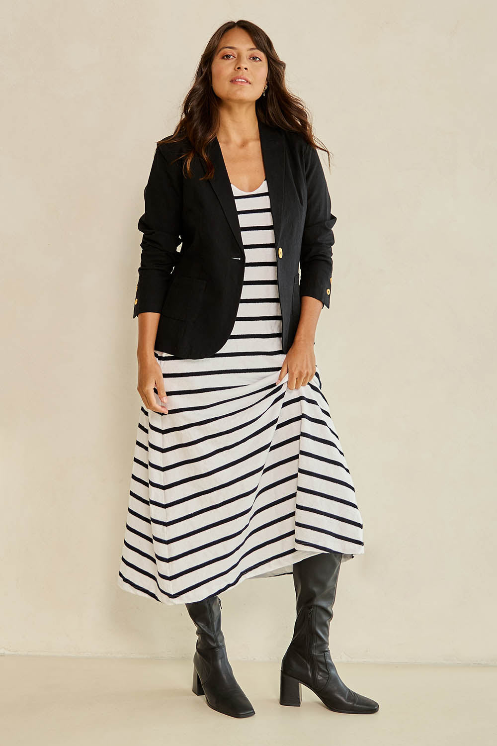 Model Tahnee wearing size 10 of the Cotton Linen Blazer in colour Black (Black), from the front, showing the whole outfit