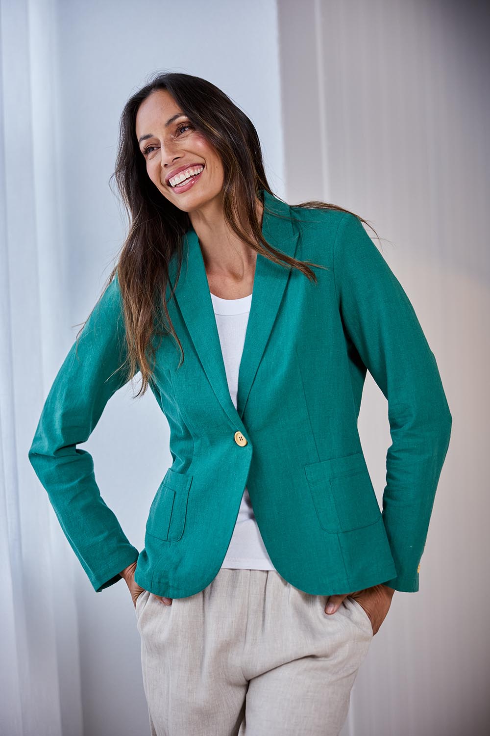 Model Amanda wearing size 10 of the Cotton Linen Blazer in colour Green (Green), from the front, showing the whole outfit