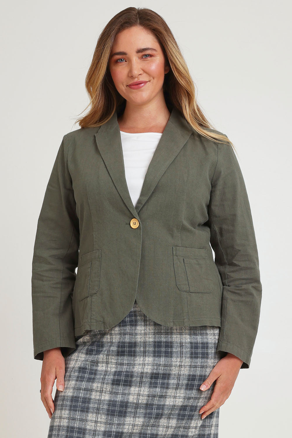 Model Chanel wearing size 16 of the Cotton Linen Blazer in colour Khaki (Green), from the front, cropped image