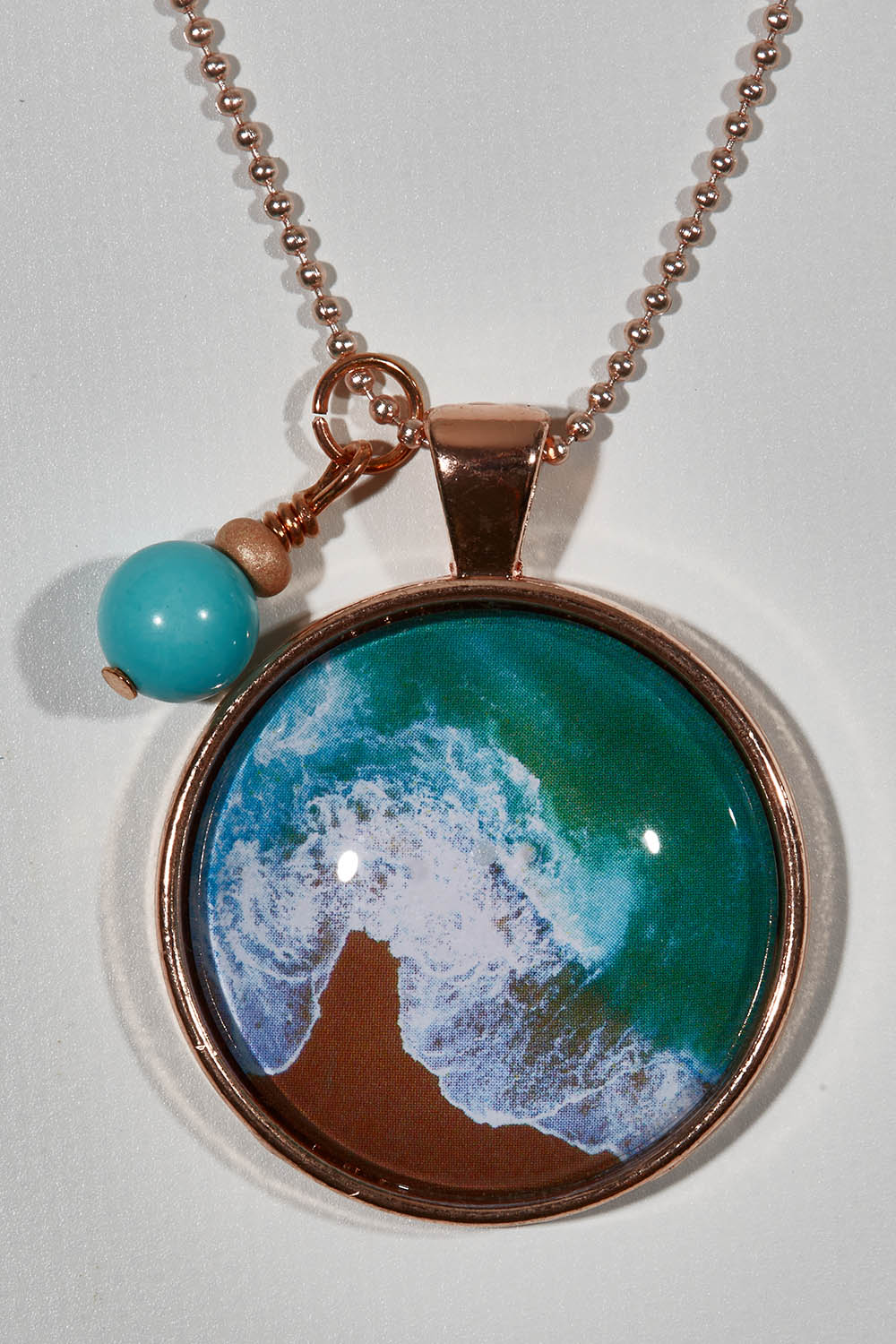 A model wearing size OneSize of the Sapphire Coast Pendant With Turquoise Magnesite Necklace in colour Metallic (Metallics), from the front, showing the whole outfit