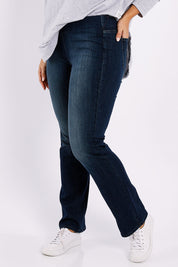 Model Jessica wearing the Pull On Marilyn Straight in colour Harmony (Blue), from the front, cropped image